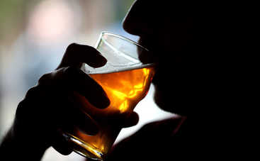 Ученые выяснили, что алкоголь помогает бороться с опасной болезнью