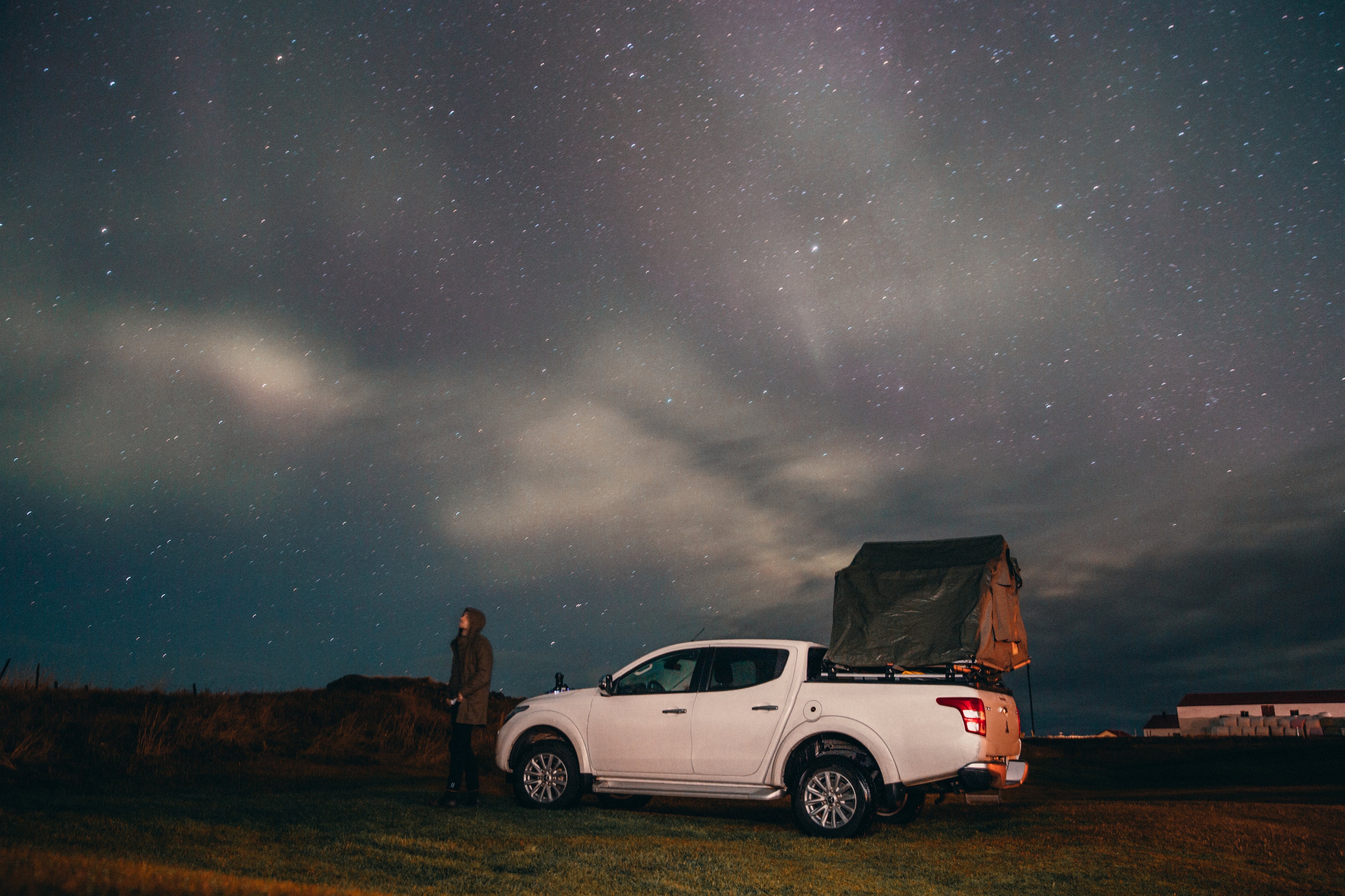 camping-under-stars-northern-lights_4460x4460