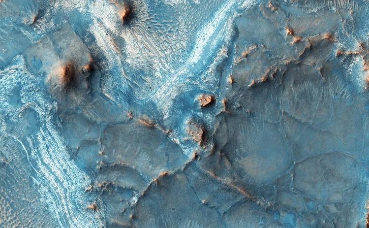 Секретные фото Марса: на Красной планете обнаружили голубые дюны