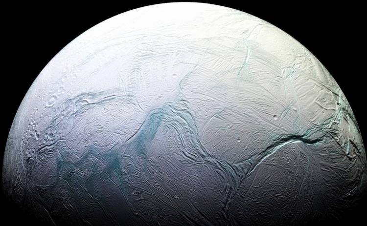На спутнике Сатурна возможна жизнь: ученые нашли сложную органику