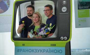 «Ранок з Україною» открыл в метро фотовыставку с историями украинских героев