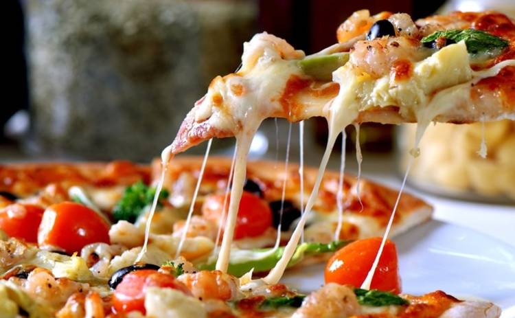 Тонкая пицца родом из Италии за 30 минут (рецепт)