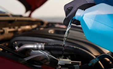 Вода вместо омывающей жидкости: как это может навредить авто