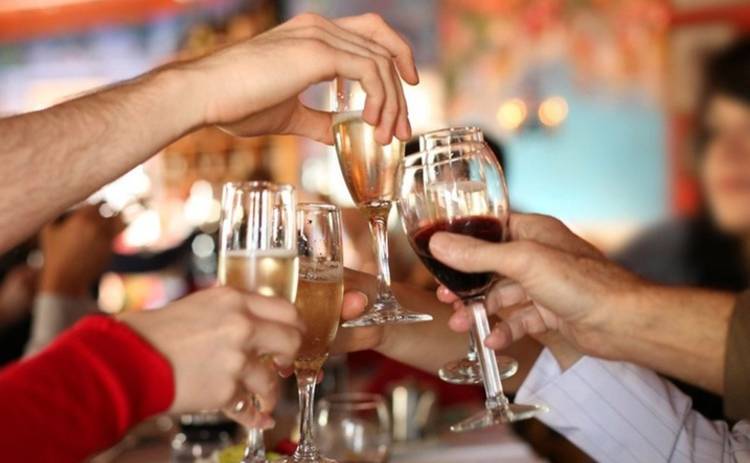 Как выбрать алкоголь на Новый год, чтобы чувствовать себя хорошо