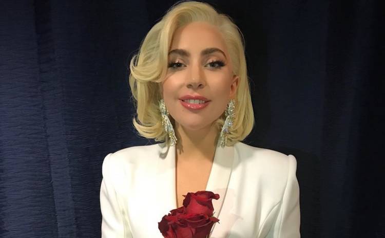 Леди Гага появилась на красной дорожке в наряде стоимостью 5 млн долларов