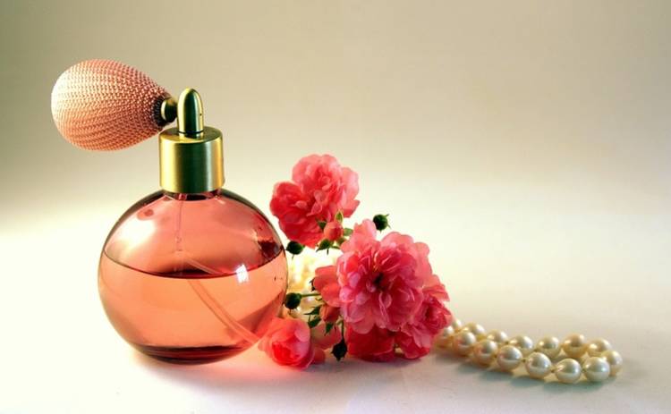 Подарок на 8 марта: как выбрать женский парфюм