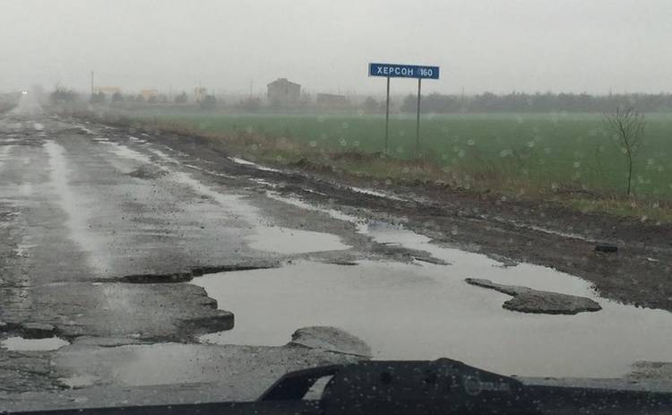 В Украине есть дорога, по которой даже грузовики не могут проехать
