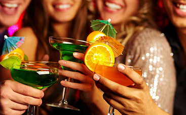 Алкогольный гороскоп: какой напиток выбирать на праздники каждому знаку Зодиака?