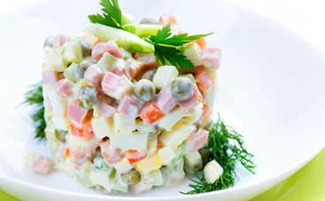 Весенний салат «Оливье»: оригинальный вариант любимого лакомства (рецепт)