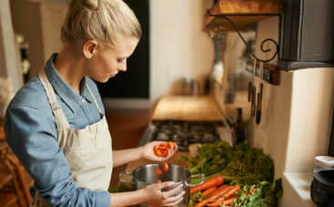 Салат «Медведица» с курицей и яблоками (рецепт)