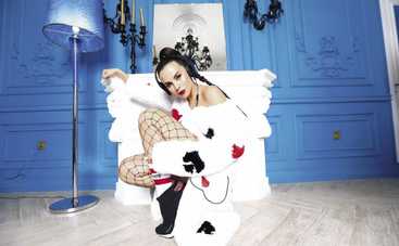 «Что-то непонятное»: Настя Каменских всполошила Сеть новым нарядом