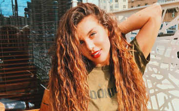 «Рада сообщить новость»: Анна Седокова засветила округлившийся животик