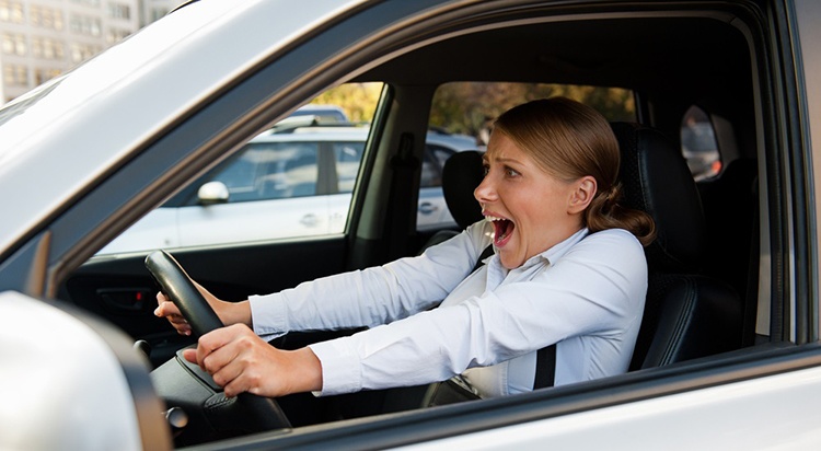 1446144817_woman-in-car-screaming_