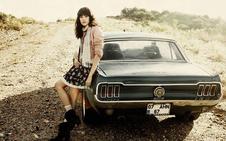 women-and-classic-cars1_