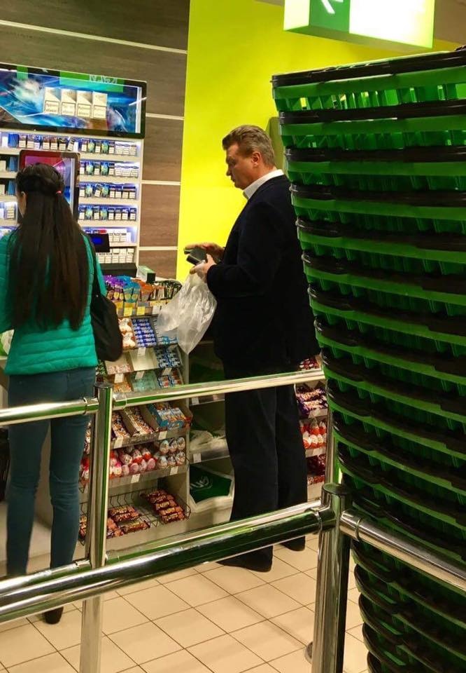 v-kievskom-supermarkete-zasekli-dvoynika-yanukovicha-foto1
